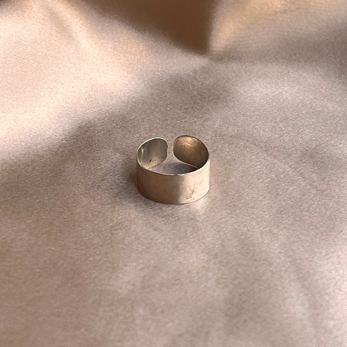 Anello 1 cm MARTELLATO - Acciaio