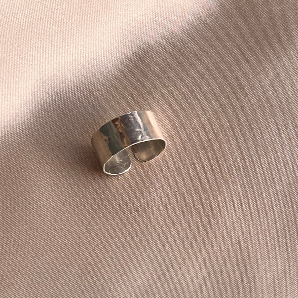 Anello 1 cm MARTELLATO - Acciaio